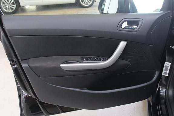 Peugeot 308 SW 7 of 12