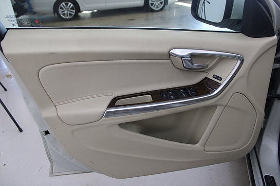 Volvo V60 7 of 12