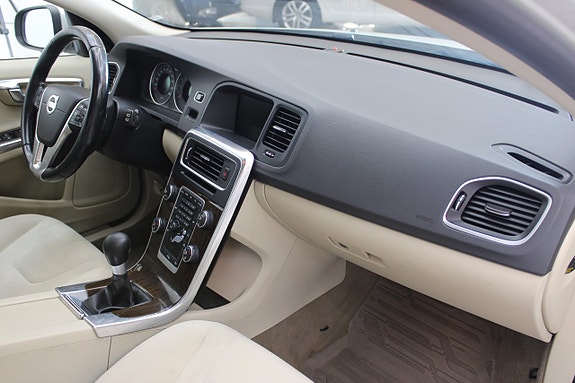 Volvo V60 11 of 12