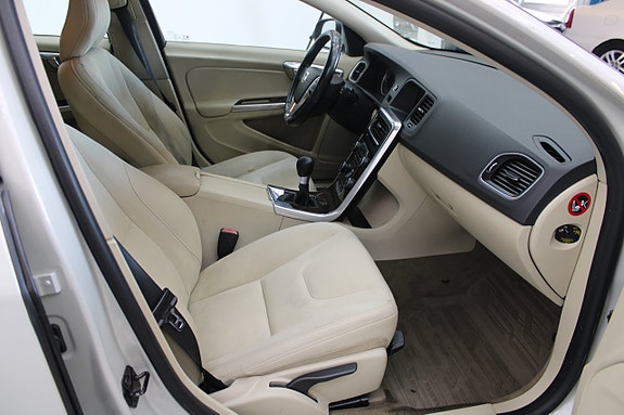Volvo V60 8 of 12