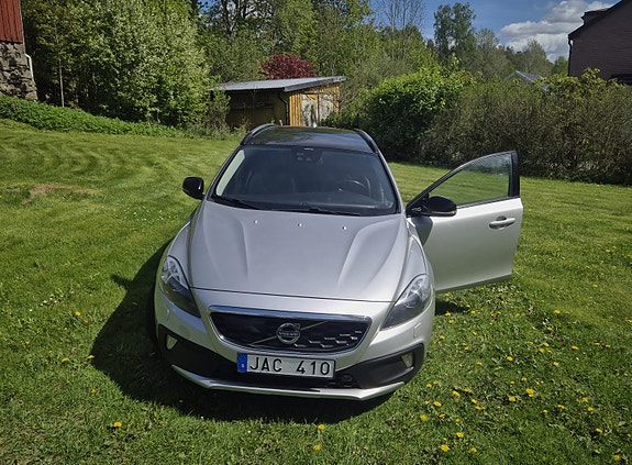 Volvo V40 Cross Country 3 of 5