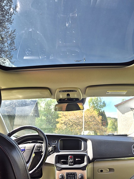 Volvo V40 Cross Country 9 of 21