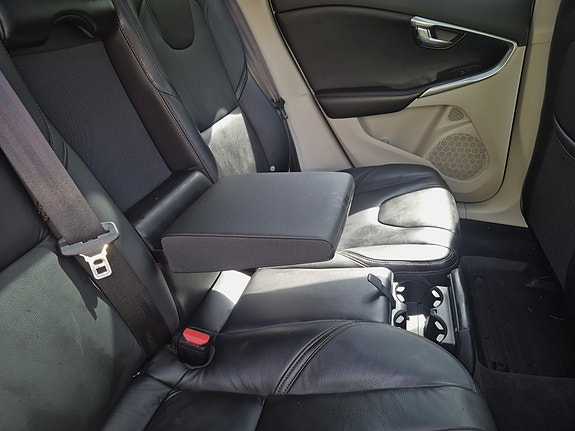 Volvo V40 Cross Country 18 of 21