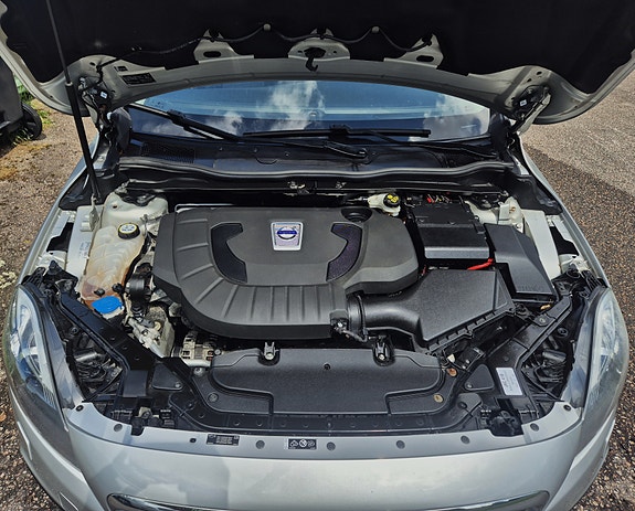Volvo V40 Cross Country 10 of 21