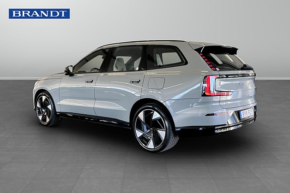 Volvo EX90 2 of 9