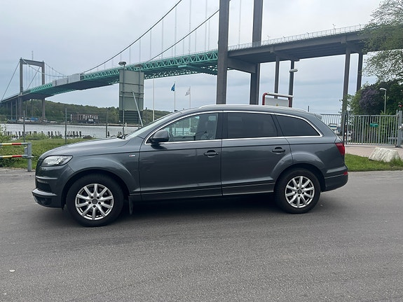 Audi Q7 2 of 23