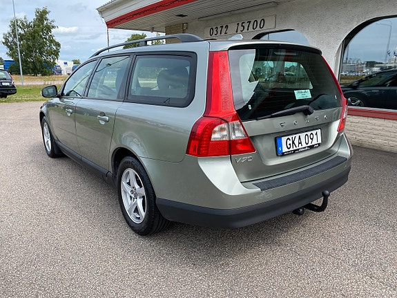 Volvo V70 3 of 12