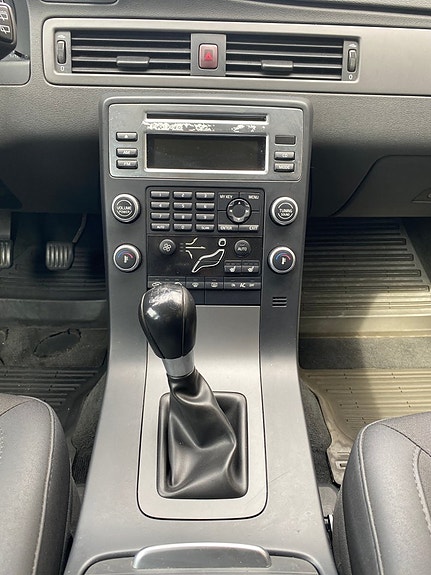 Volvo V70 8 of 12