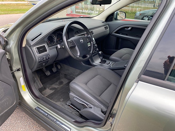 Volvo V70 4 of 12