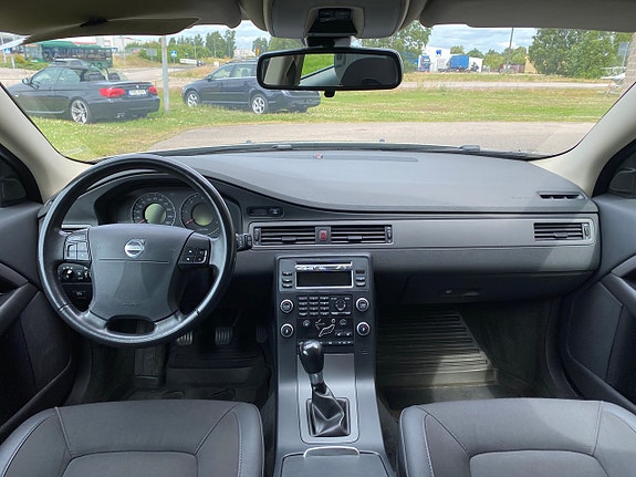 Volvo V70 5 of 12