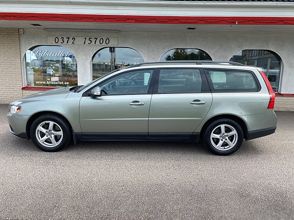 Volvo V70 2 of 12