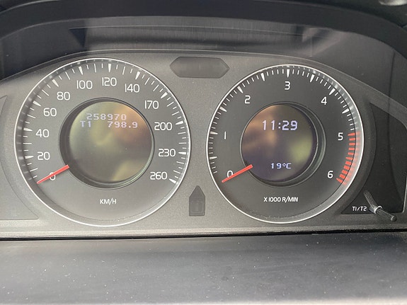 Volvo V70 9 of 12