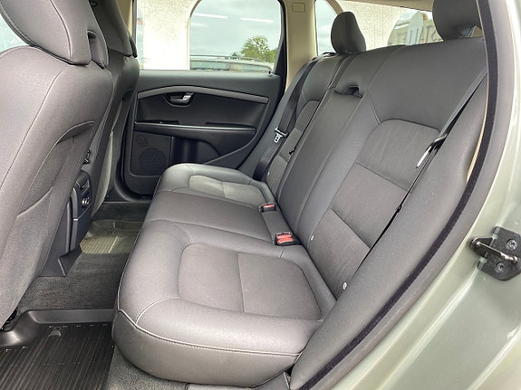 Volvo V70 6 of 12