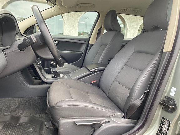 Volvo V70 7 of 12