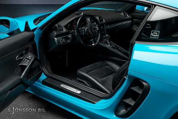 Porsche 718 Cayman S 7 of 15
