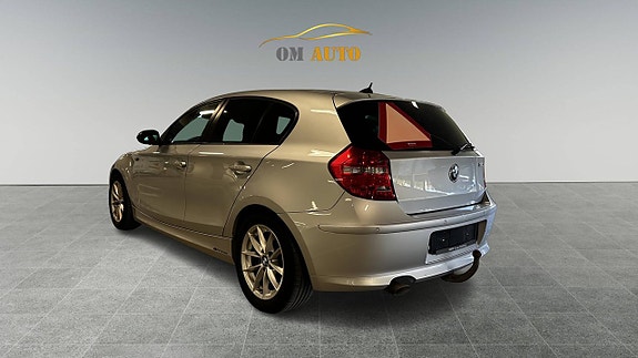 BMW 118d 2 of 5