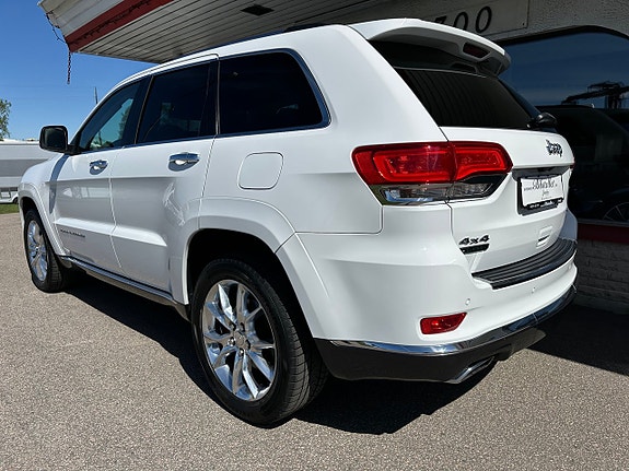 Jeep Grand Cherokee 3 of 24