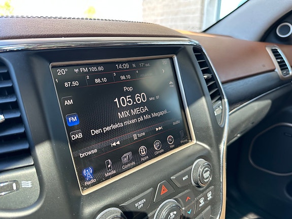 Jeep Grand Cherokee 9 of 24