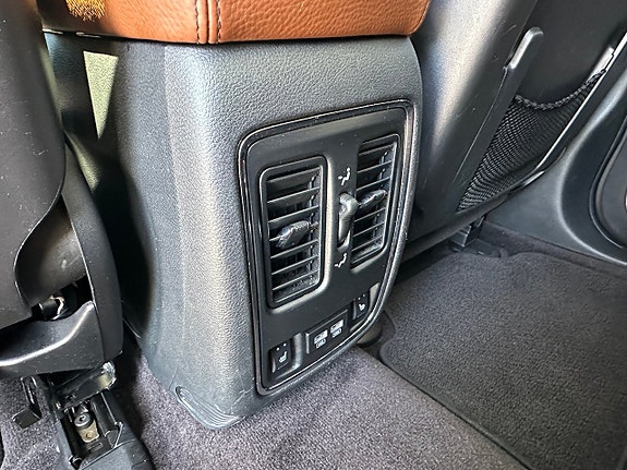 Jeep Grand Cherokee 15 of 24