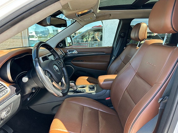 Jeep Grand Cherokee 11 of 24