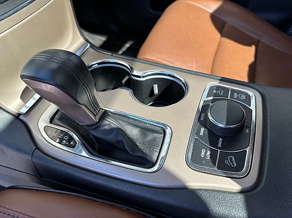 Jeep Grand Cherokee 10 of 24