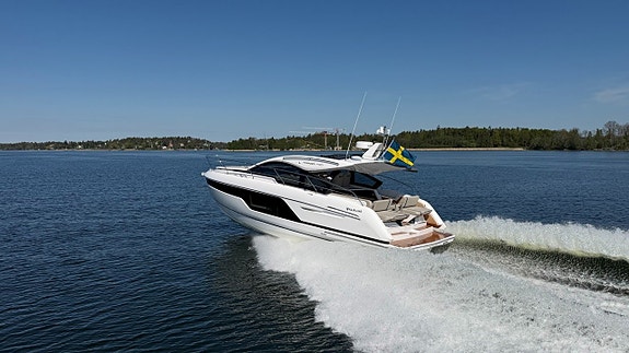 Fairline Targa 40 (2026) -Nu för visning i Stockholm! 2 of 5