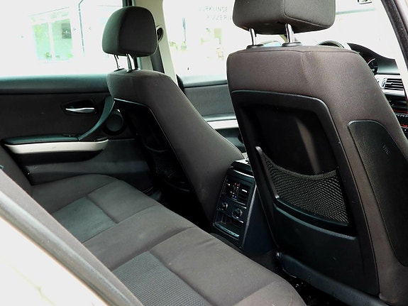 BMW 320d 13 of 16