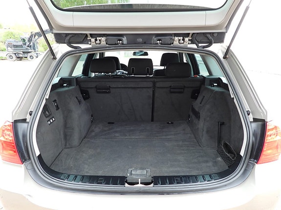 BMW 320d 12 of 16