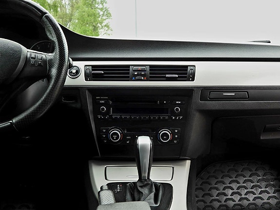 BMW 320d 10 of 16