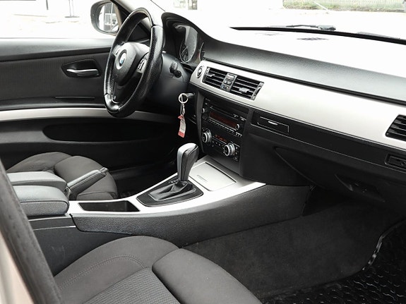 BMW 320d 14 of 16