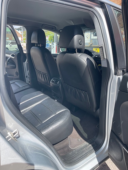 Porsche Cayenne 11 of 14