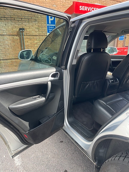 Porsche Cayenne 10 of 14