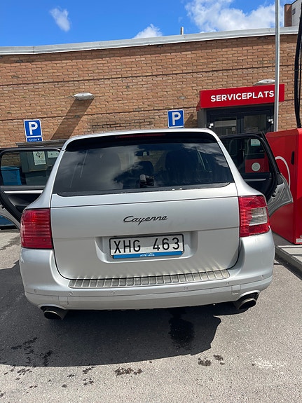 Porsche Cayenne 8 of 14