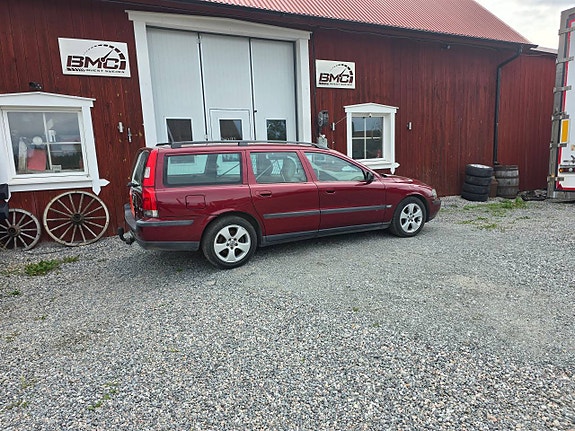 Volvo V70 4 of 5
