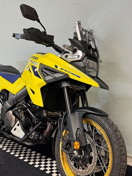 Suzuki DL 1050 XT V-Strom 3 of 5