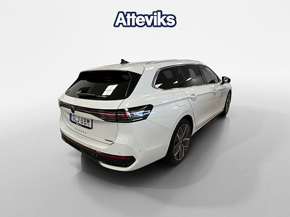 Volkswagen Passat 16 of 18
