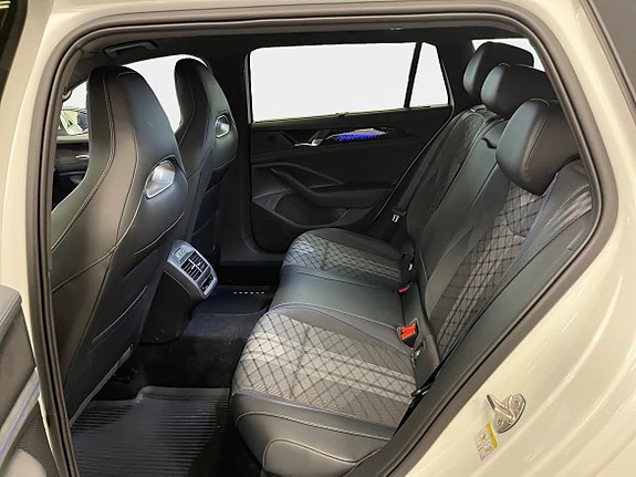 Volkswagen Passat 11 of 18