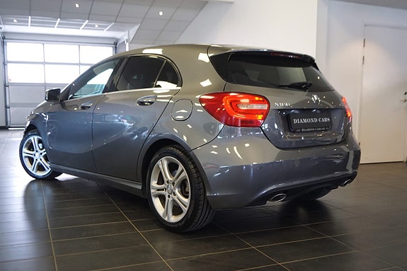 Mercedes-Benz A180 2 of 5