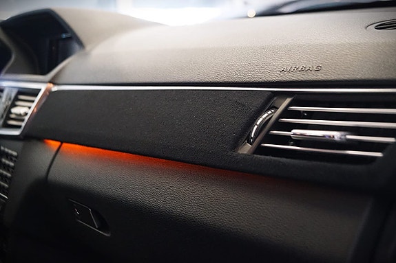 Mercedes-Benz E300 de 9 of 11