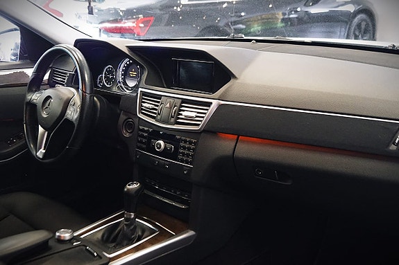Mercedes-Benz E300 de 8 of 11