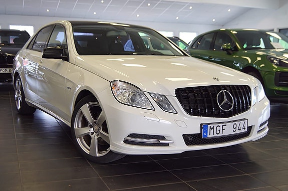 Mercedes-Benz E300 de 4 of 5