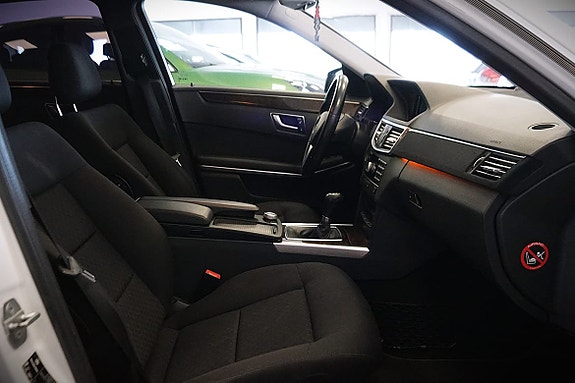 Mercedes-Benz E300 de 10 of 11