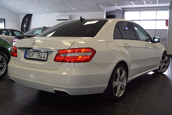 Mercedes-Benz E300 de 5 of 5