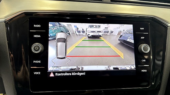 Volkswagen Passat Alltrack 9 of 13