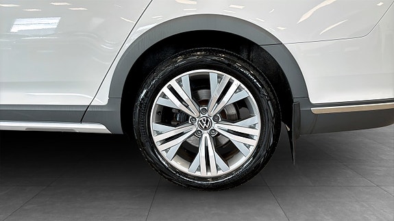 Volkswagen Passat Alltrack 6 of 13