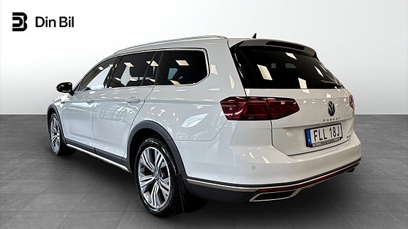 Volkswagen Passat Alltrack 3 of 5