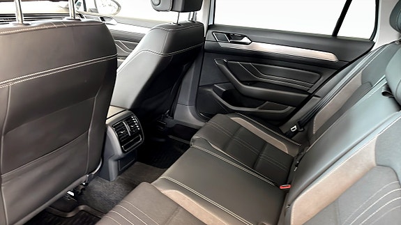 Volkswagen Passat Alltrack 11 of 13