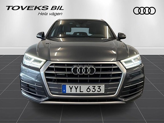 Audi Q5 2 of 21