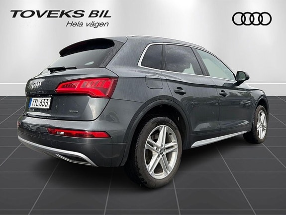 Audi Q5 2 of 5