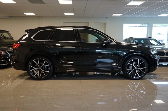 Volkswagen Touareg 3 of 5